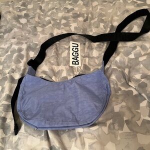 NWT Baggu small crescent- cornflower
